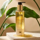 ISDIN Isdinceutics Essential Cleansing Oil studio photo