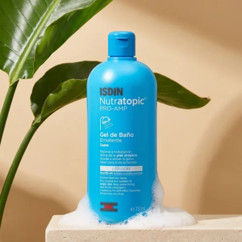 ISDIN Nutratopic PRO-AMP Cleansing Bath Gel studio photo