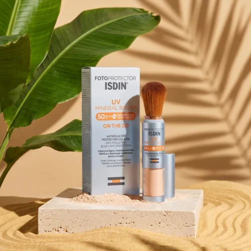 ISDIN UV Mineral Brush SPF 50+ studio photo